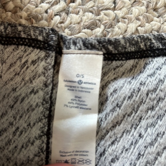 Lululemon Vinyasa Wrap Scarf Grey - Picture 12 of 13
